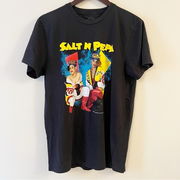 Salt N Pepa Short Sleeves Graphic Tee Size M Round Neck Black Multicolor - Picture 1 of 5